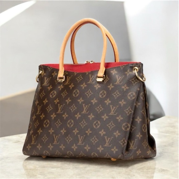 Louis Vuitton Pre-Owned
2016 Monogram Pallas MM satchel - Picture 2 of 16